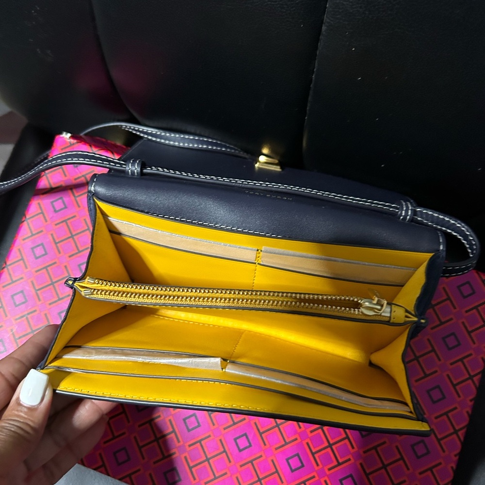 Tory Burch strap slides with crossbody wallet purse WORN ONCE - Picture 4 of 5